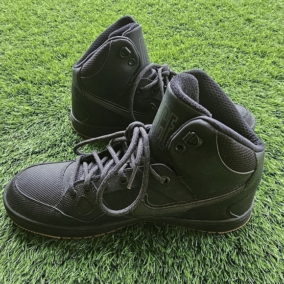 Nike force men's sneakers in size 9.5, color black in great condition - Picture 5 of 15